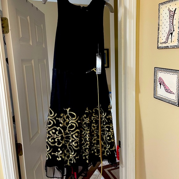 Size 14 black and gold dress NWT - Picture 1 of 7